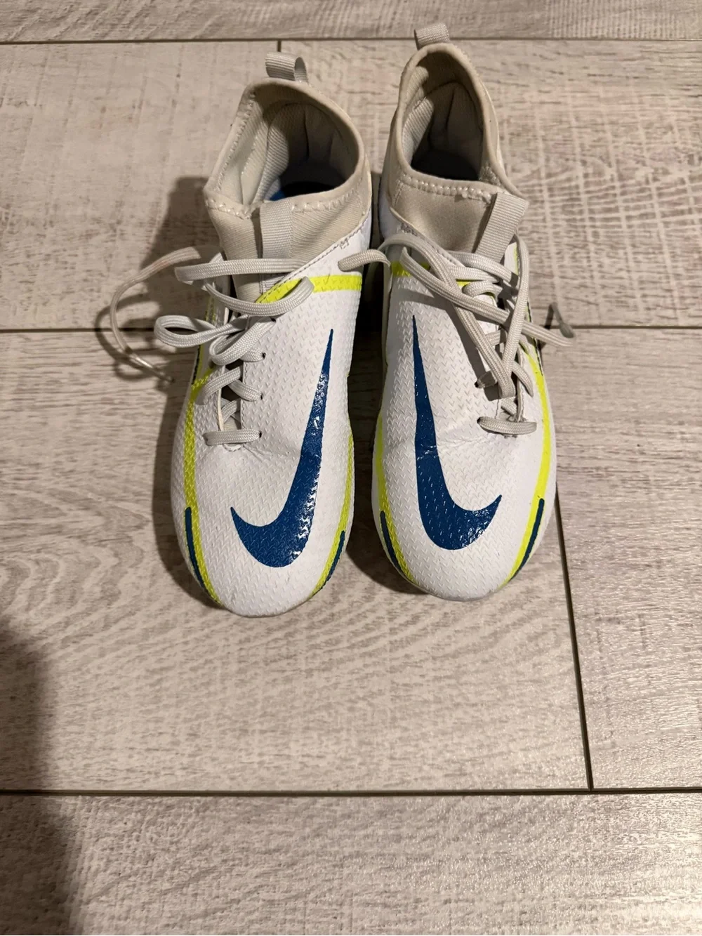 Nike Phantom Soccer Cleats – Youth 2.5Y